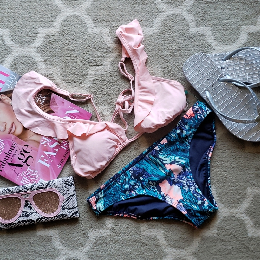 NWOT blue Floral pink ruffle bikini